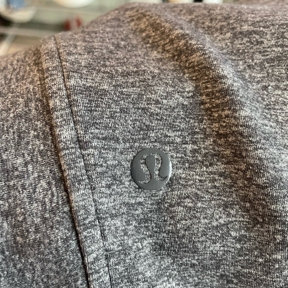 Lululemon joggers size 2 - Picture 2 of 2